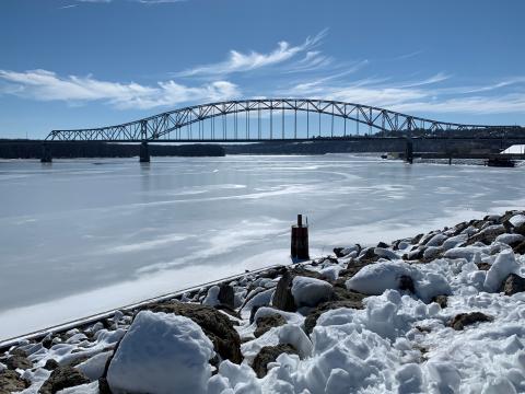 A picture of the Julien Dubuque Bridge in the winter.